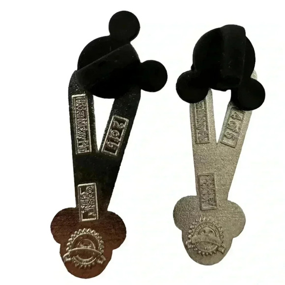 Set of 2 2010 Disney Hidden Mickey Red/Blue Lanyard Trading Pins Authentic - Picture 3 of 4